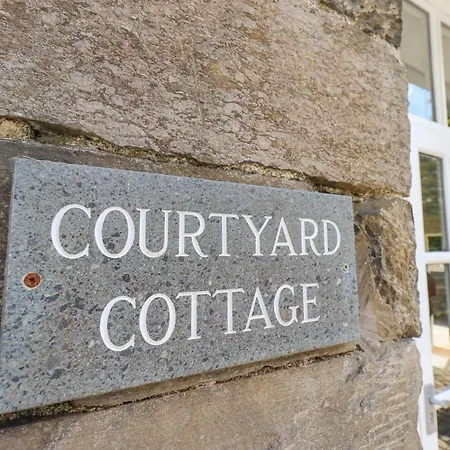 Courtyard آمبيلسايد